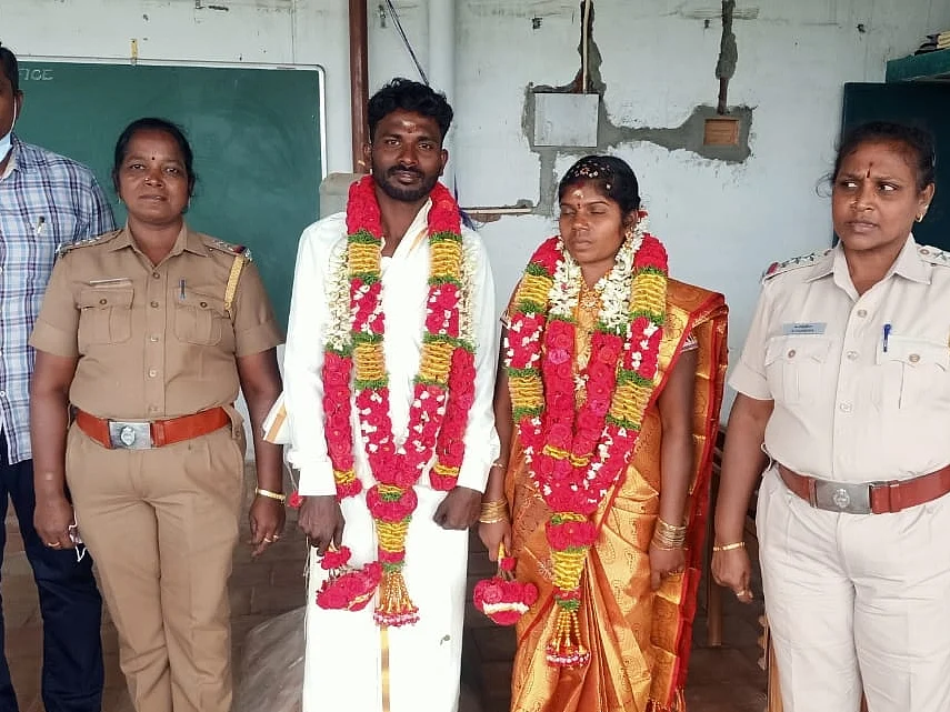 பெற்றோர் எதிர்ப்பை மீறி திருமணம்; போலீஸில் தஞ்சம் - காதலர் தினத்தில் இணைந்த காதலர்கள்!