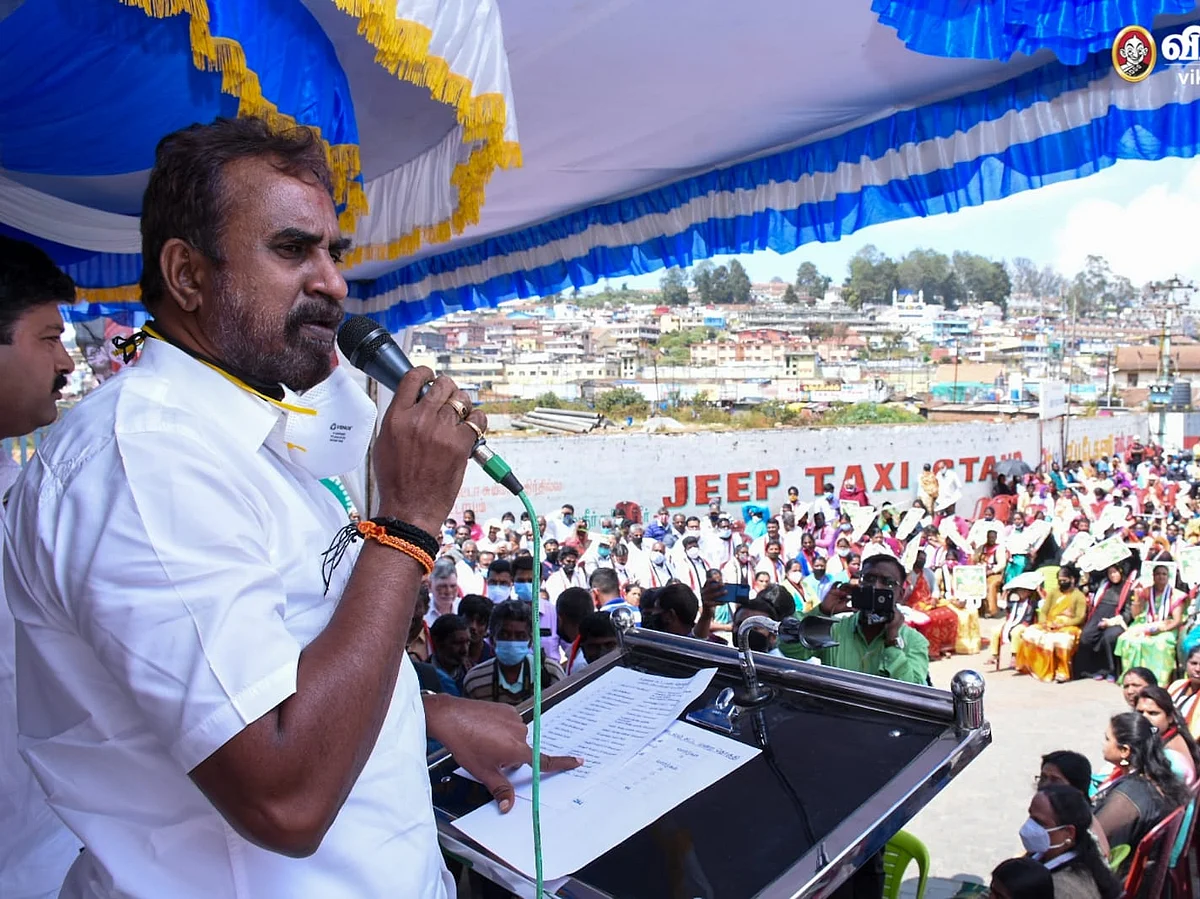 ``காவல்துறை வாகனத்தில் பணம், பரிசுப்பொருள் பட்டுவாடா" - திமுக-மீது எஸ்.பி.வேலுமணி குற்றச்சாட்டு!