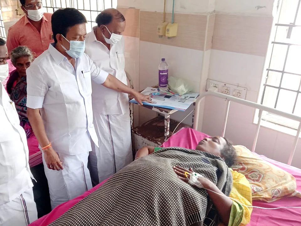 திண்டிவனம்: அதிமுக வேட்பாளரை காவல் நிலையம் புகுந்து தாக்கினார்களா திமுக-வினர்? - என்ன நடந்தது?!