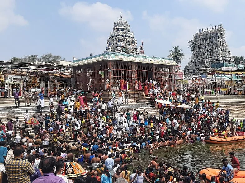 கும்பகோணம்: மாசி மக திருவிழா மகாமகம் குளத்தில் நடைபெற்ற புனித நீராடல்! சிறப்புப் பகிர்வு!