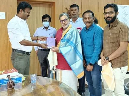 ``உங்கள பத்தி நல்லா பேசிக்குறாங்க" - நேரில் பாரட்டிய நடிகர் நாசர்; நெகிழ்ந்த தஞ்சாவூர் கமிஷனர்!