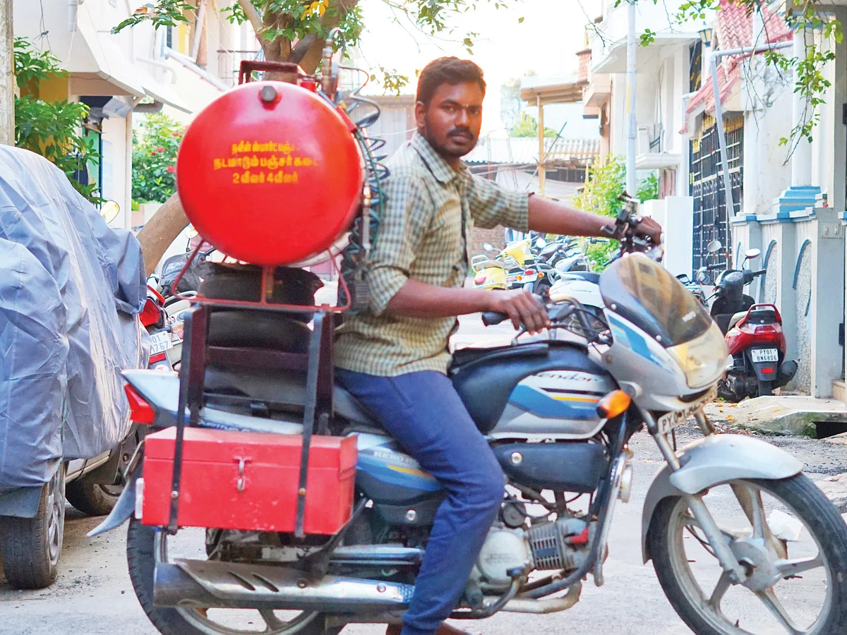 "பெட்ரோலுக்கு எக்ஸ்ட்ரா பணம் வாங்கமாட்டேன்!"