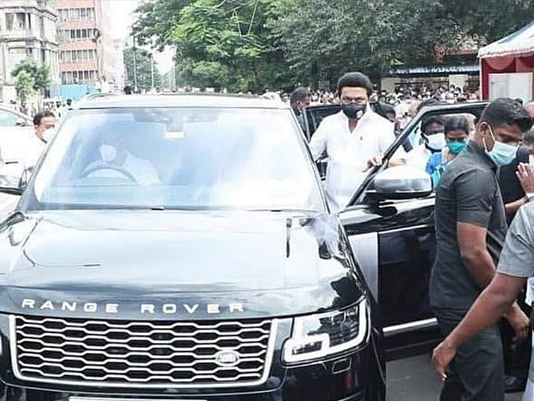 மிஸ்டர் கழுகு: வில்லங்க நிறுவனத்துக்கு வரிந்துகட்டுவது யார்? - சுகாதாரத்துறைக்குள் டெண்டர் சர்ச்சை!