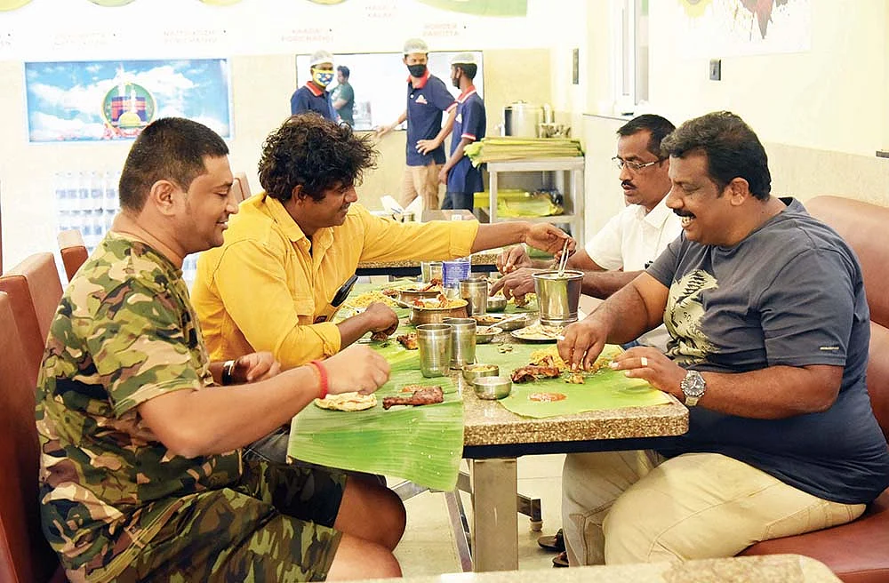 பார்டர் கடையில் நாட்டுக்கோழி கன் சிக்கன்... பிரியாணி என செ'மத்தியான' லஞ்ச்...