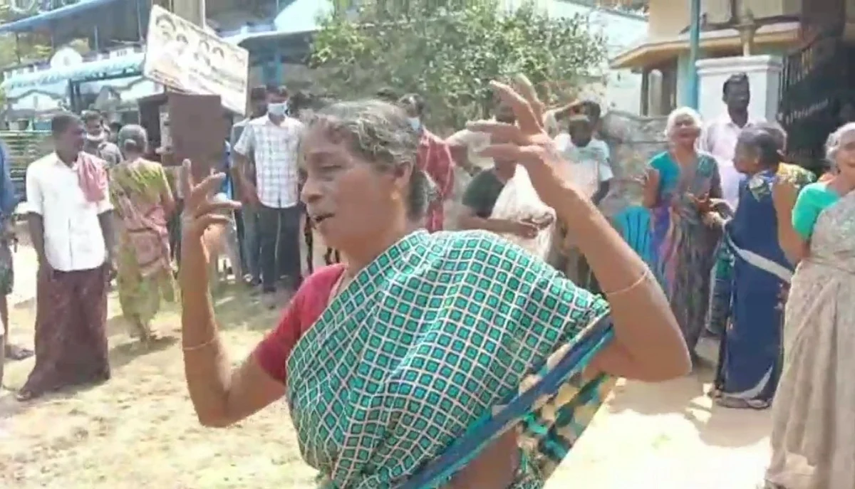 கதறி அழும் உறவினர்