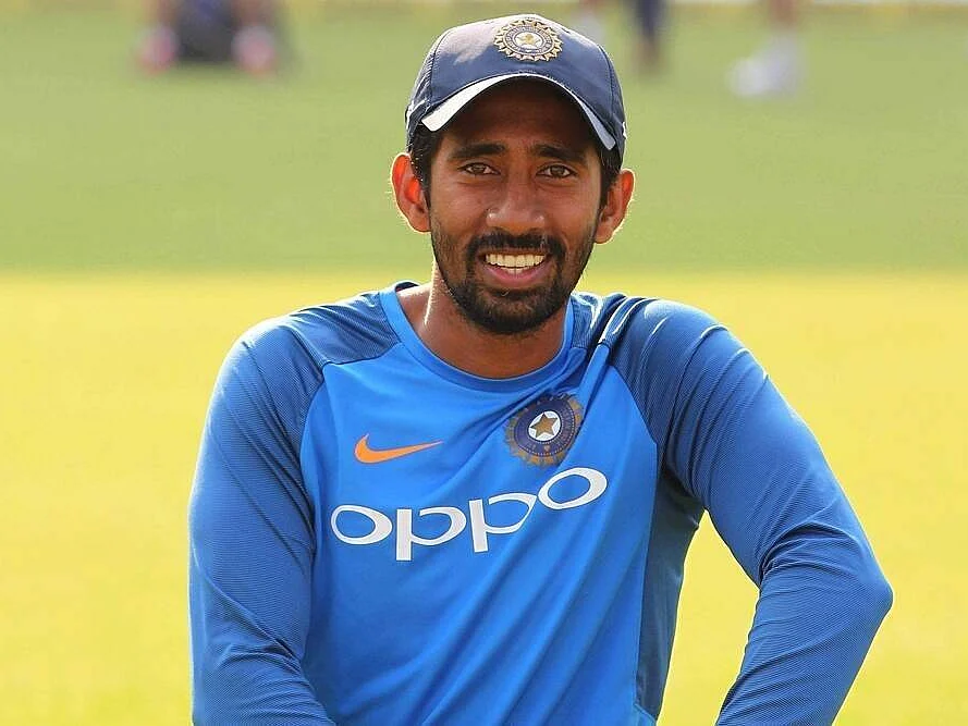 "அணியில் இனி என்றைக்கும் இடமில்லை என்றார்கள்"- சாஹாவின் குற்றச்சாட்டும், டிராவிட்டின் பதிலும்!