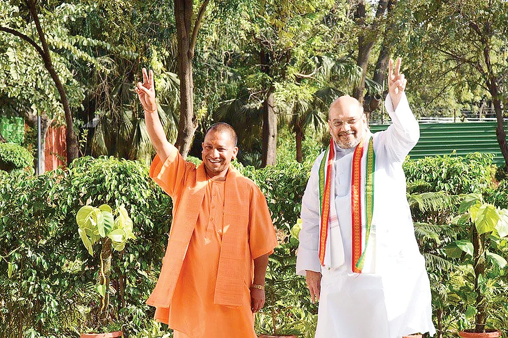 டஃப் கொடுக்கும் அகிலேஷ்... யோகிக்காகக் களமிறங்கிய அமித் ஷா... உ.பி நாற்காலி யாருக்கு?