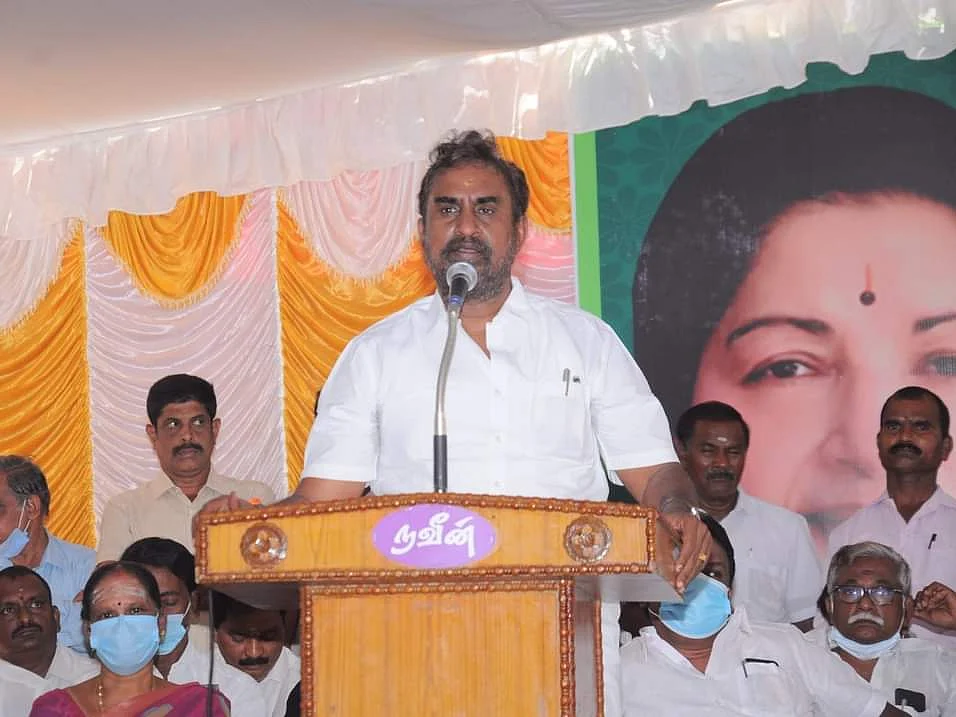 ``அந்தப் பாவம் உங்களைச் சும்மா விடாது” - ஆலோசனைக் கூட்டத்தில் கொதித்த எஸ்.பி.வேலுமணி