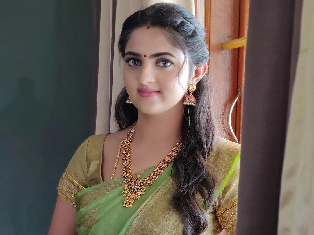 "கனத்த இதயத்தோடு பகிர்கிறேன்" பூவே உனக்காக சீரியலிலிருந்து விலகிய ராதிகா ப்ரீத்தி!