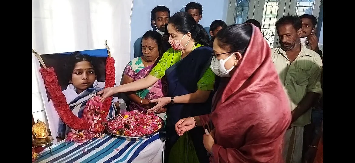 அஞ்சலில் செலுத்திய நால்வர் குழு