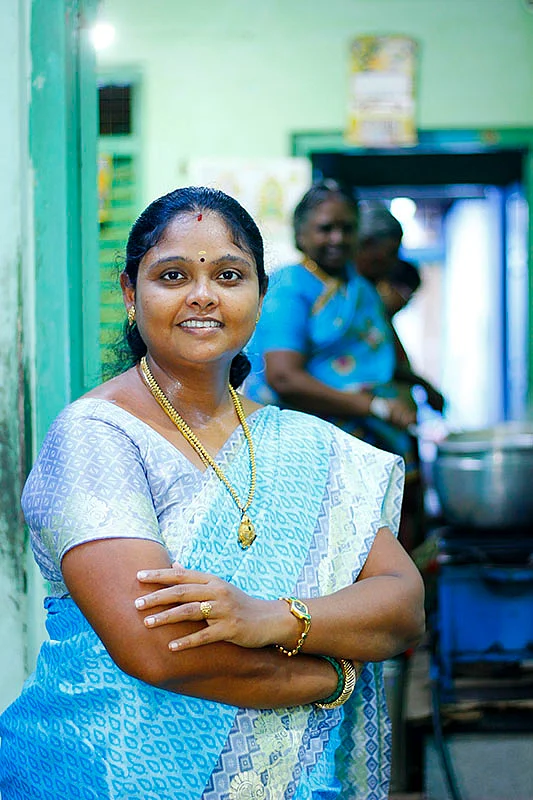 “தமிழகம் முழுக்க மணக்குது எங்க நெய்!” - சாதித்த பட்டதாரி பெண்