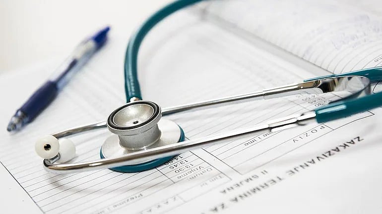 NEET: `முதுநிலை நீட் தேர்வு குறித்த மத்திய அரசின் அறிவிப்பு...' - வல்லுநர்கள் சொல்வது என்ன?