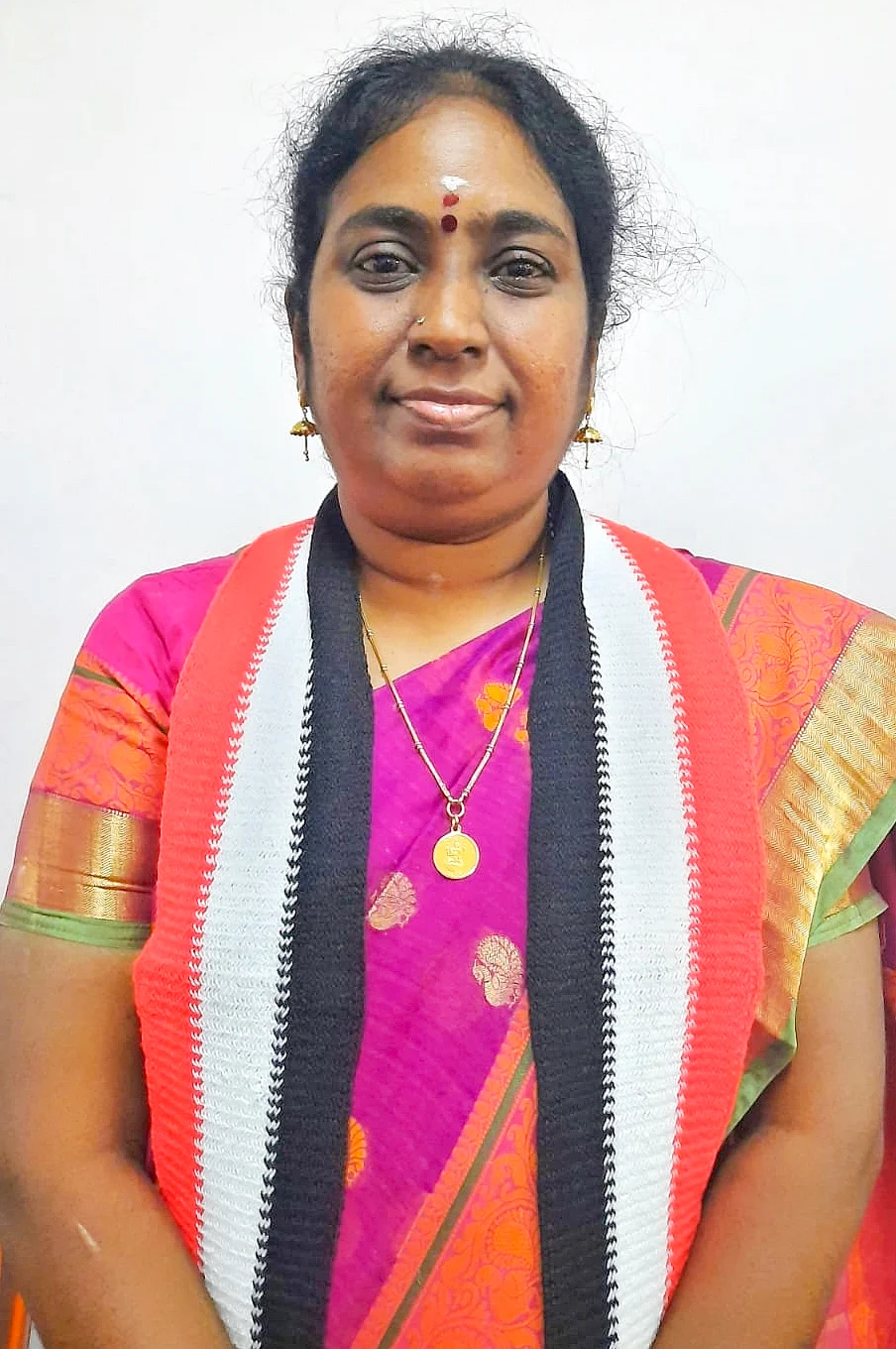 அ.தி.மு.க வேட்பாளர் பிரியா மாதவன்