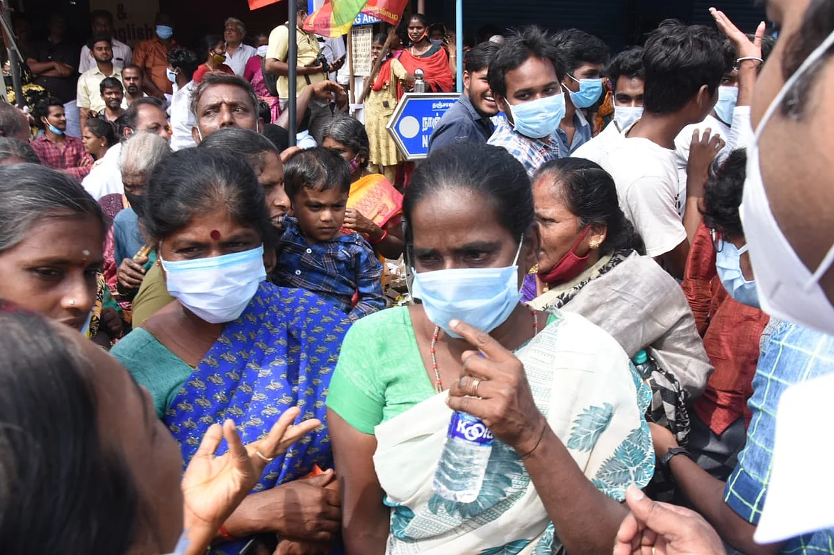 உதயநிதியிடம் உதவி கேட்ட பெண்