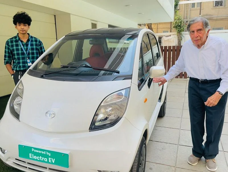 ரத்தன் டாடா மற்றும் அவரது 28 வயதான உதவியாளர் சாந்தனு