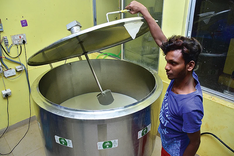 பதப்படுத்தப்படும் பால்