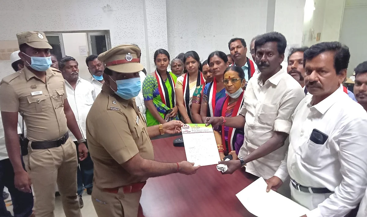 புகார் மனு அளித்த அ.தி.மு.க மாவட்டச் செயலாளர்