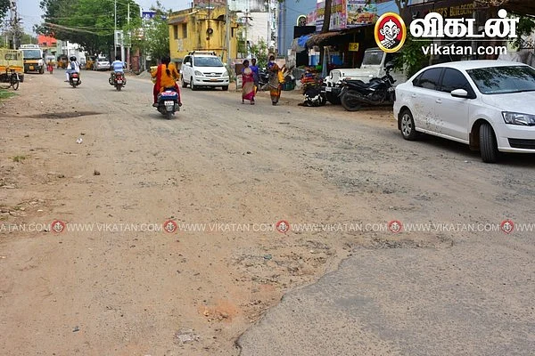 குண்டும் குழியுமான சாலைகள்