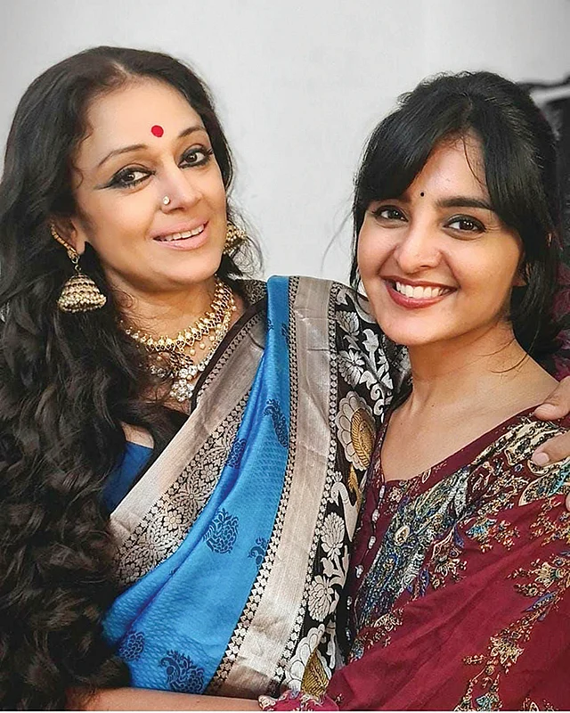 Shobana: சீனியர் - ஜூனியர்