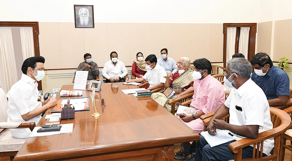 “நதிகளின் மீது அணைகளைத் திணிக்கக் கூடாது!”