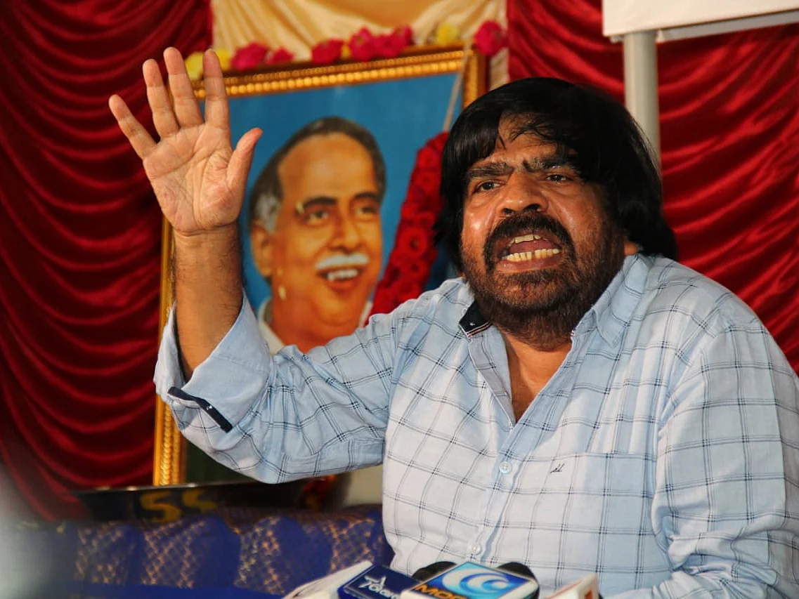 "ஒரு வார்டுக்கு ஒன்றரை கோடி ரூபாய் கேட்கறாங்க... அப்ப ஜெயிச்சா எவ்ளோ சம்பாதிப்பாங்க?"- டி.ராஜேந்தர்