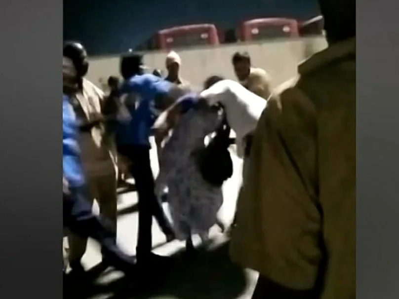 `பேருந்து எப்போ கிளம்பும்?' - கேள்வி கேட்ட தம்பதியைத் தாக்கிய பேருந்து ஊழியர்கள்! - நடந்தது என்ன?