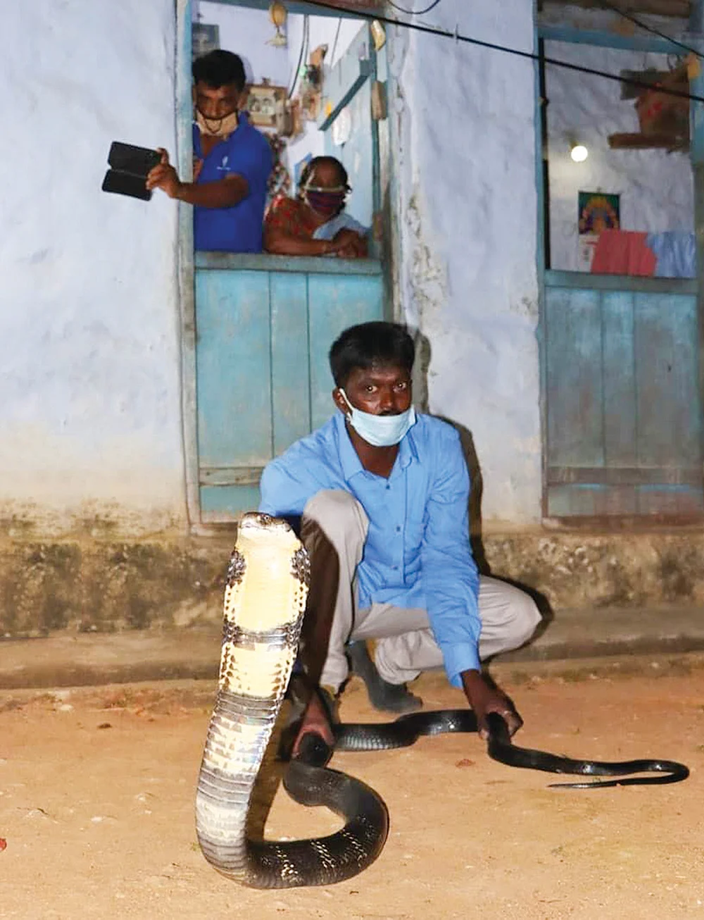 “என்னை 400 முறை பாம்பு கடித்திருக்கிறது!”