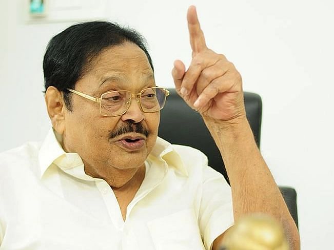 துரைமுருகன் `மிரட்டல்’ பிரசாரம்; மௌனம் சாதிக்கும் கே.சி.வீரமணி! - கலக்கத்தில் அதிமுக வேட்பாளர்கள்