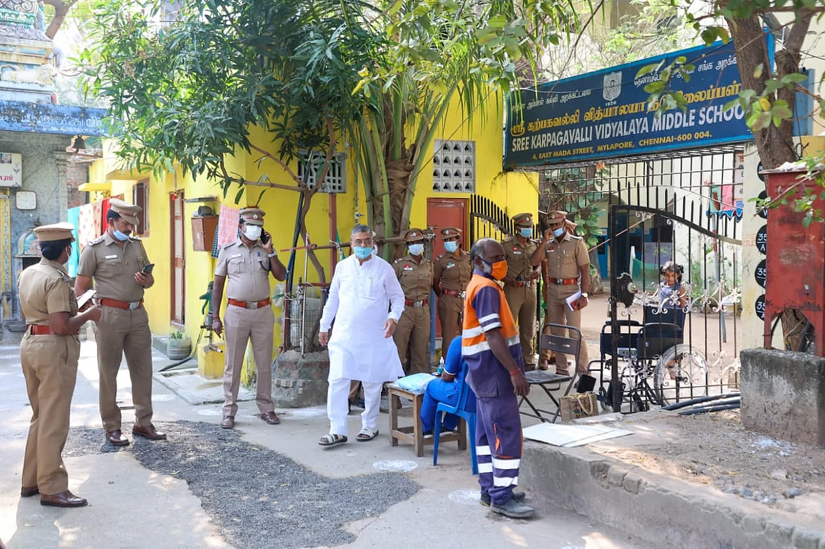 வாக்குப்பதிவு மையம்