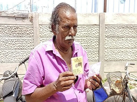 `உங்க ஓட்டை காலையிலே யாரோ போட்டுட்டாங்க!’ - கள்ள ஓட்டு போடப்பட்டதால் வாக்காளர் அதிர்ச்சி
