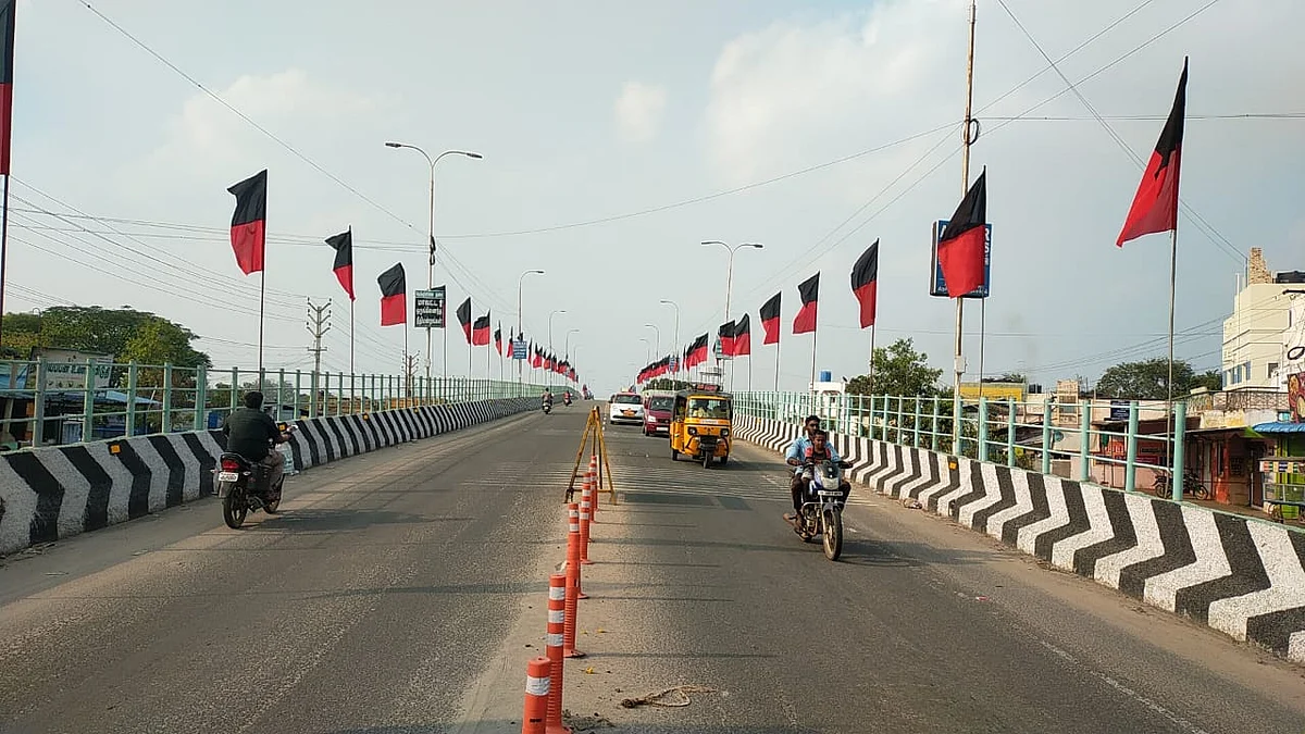 கொடிக்கம்பங்கள்