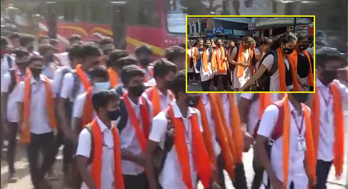 கல்லூரி மாணவர்கள் - காவி துண்டு