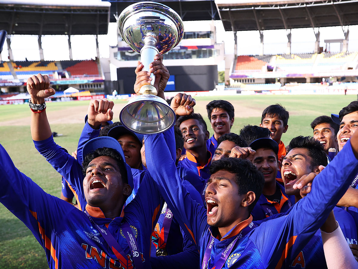 U19 Worldcup: அசத்தலான பந்துவீச்சு, அற்புதமான கூட்டணி; ஐந்தாவது முறையாக உலகக்கோப்பை வென்ற இந்தியா!