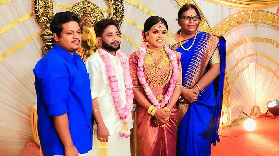 மணமக்களுக்கு வாழ்த்து