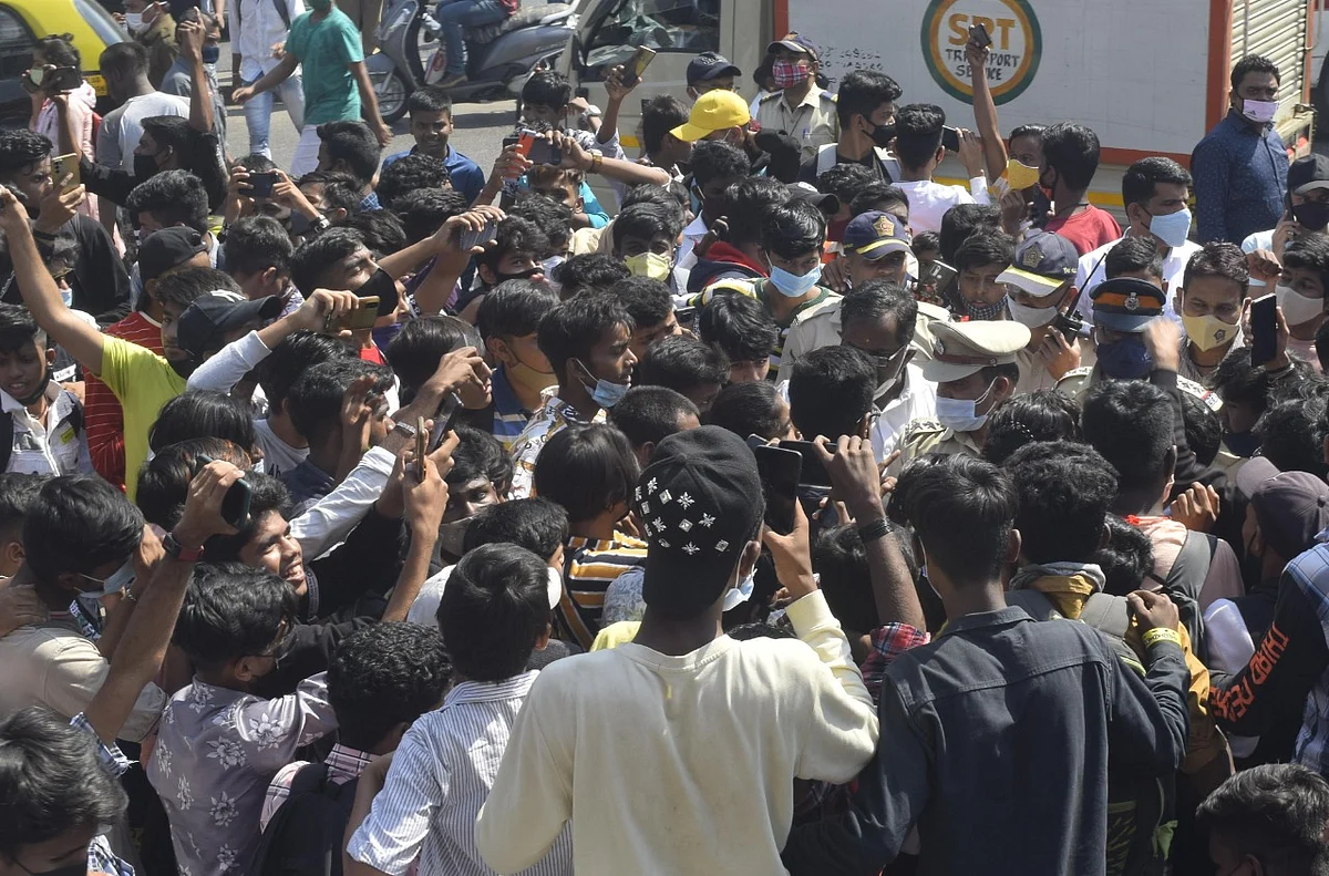 போராட்டத்தில் ஈடுபட்ட மாணவர்கள்