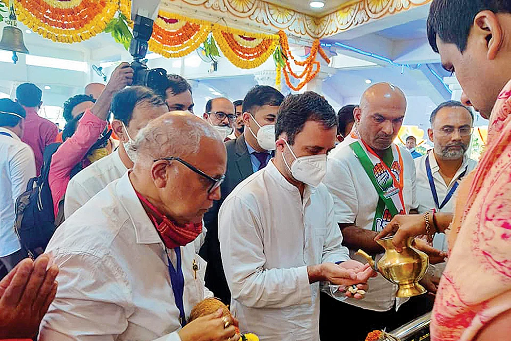 கோவா தேர்தல் கள நிலவரம்! - சவாலில் பா.ஜ.க... தெம்பில் காங்கிரஸ்... சிதறடிக்கும் ஆம் ஆத்மி...