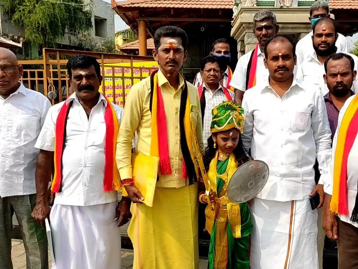 `வேலுநாச்சியார் வேடமணிந்த மகளுடன் வேட்புமனுத் தாக்கல்!’ - கவனம் ஈர்த்த தேமுதிக வேட்பாளர்