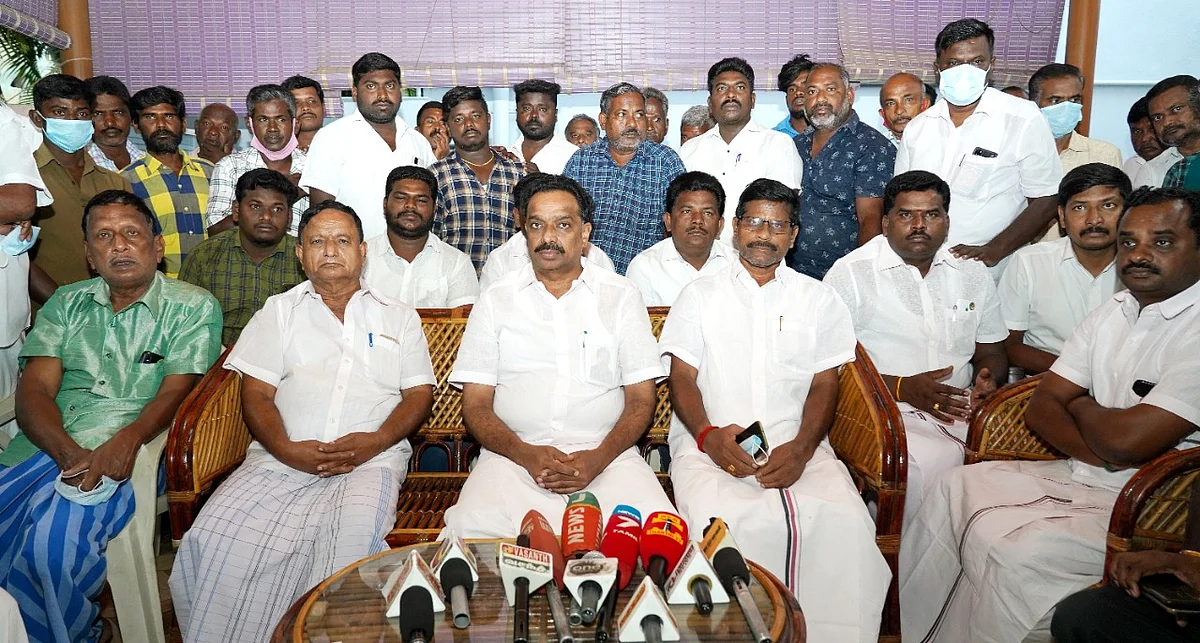 பேட்டியளிக்கும் எம்.ஆர்.விஜயபாஸ்கர்