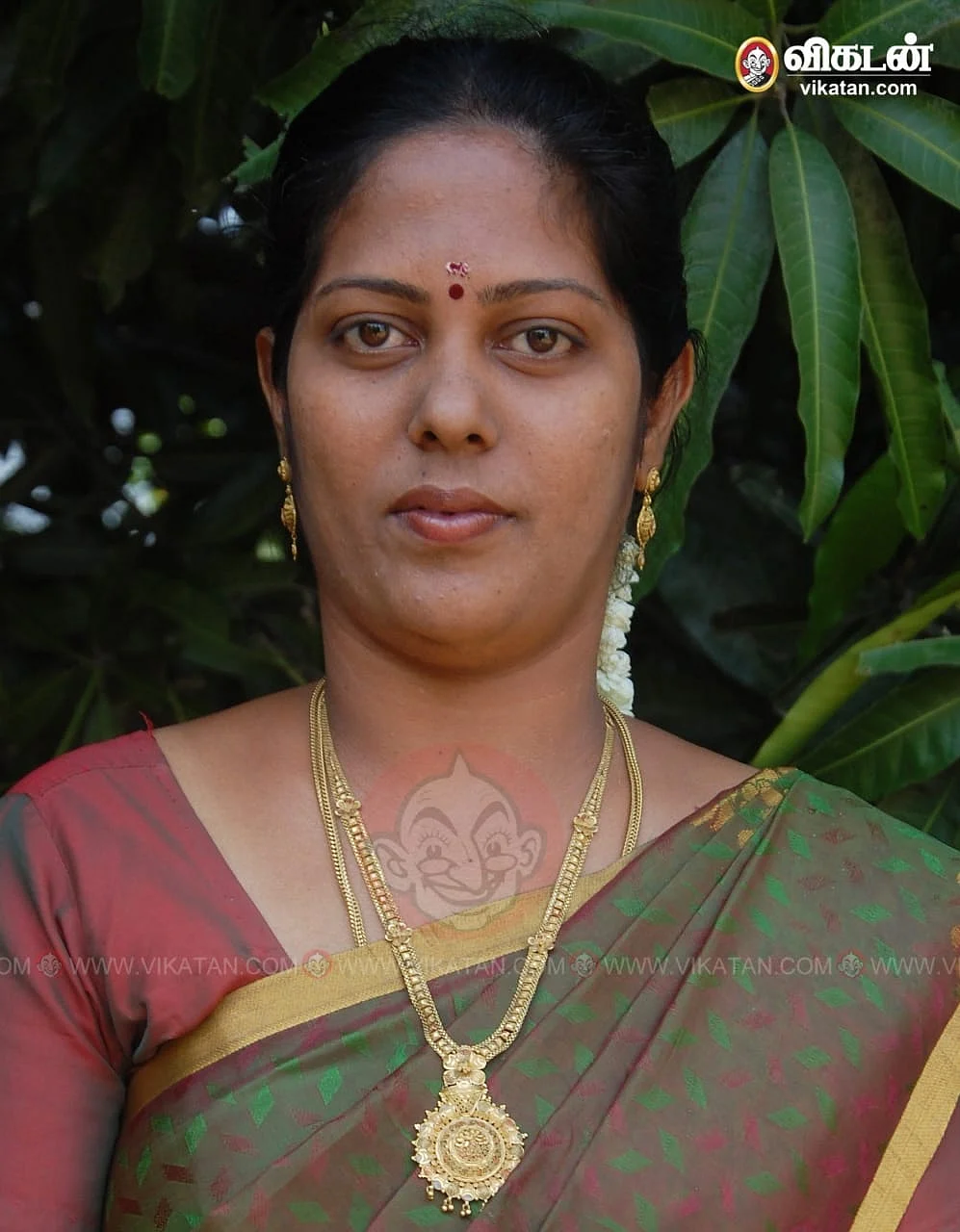 அ.தி.மு.க வேட்பாளர் ஸ்ரீலிஜா