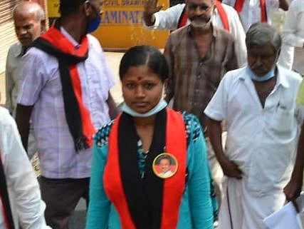 தி.மு.க வேட்பாளராகக் களமிறங்கிய கல்லூரி மாணவி மம்தாகுமார்