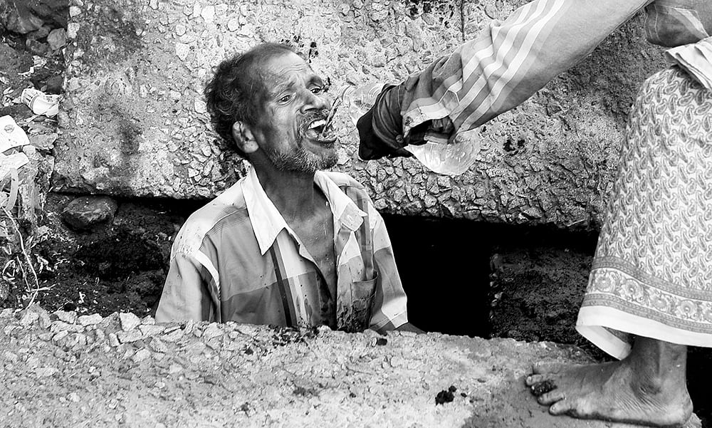 நீருக்குப் பேதமில்லை. எல்லோரது தொண்டைக்குழியையும் ஒரேபோலத்தான் நனைக்கிறது.