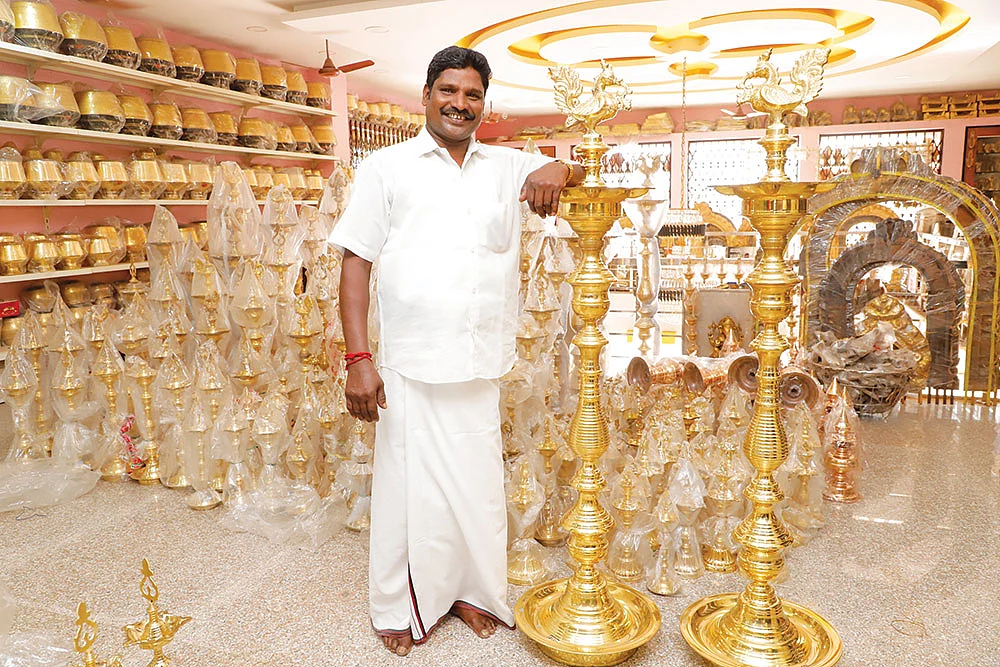 நாடு போற்றும் நாச்சியார் கோயில் குத்துவிளக்கும் தஞ்சாவூர் ஓவியமும்..!