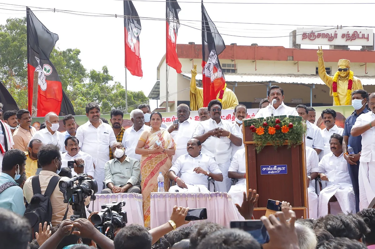 அதிமுக வேட்பாளர்களை அறிமுகம் செய்துவைத்து பிரசாரம்