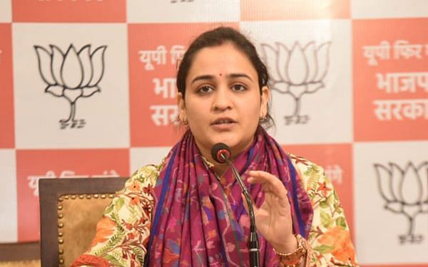 உ.பி: ப.சிதம்பரம் வழக்கை விசாரித்த அதிகாரிக்கு சீட்! -  அகிலேஷ் உறவினருக்கு `நோ’ சொன்ன பாஜக