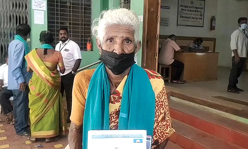 களத்தில் 50% பெண்கள்... தேர்தல் திருவிழா முகங்கள்!