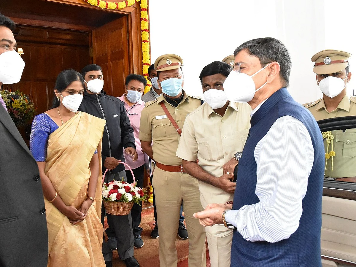 ஆளுநர் மகள் திருமணம்... வி.வி.ஐ.பி கெஸ்ட்டுகள் வருகை?! - களைகட்டும் `ஊட்டி ராஜ்பவன்’