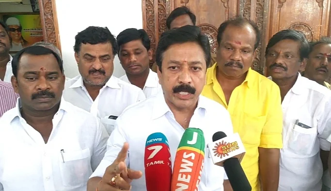 செய்தியாளர்கள் சந்திப்பில் சி.வி.சண்முகம் - விழுப்புரம்
