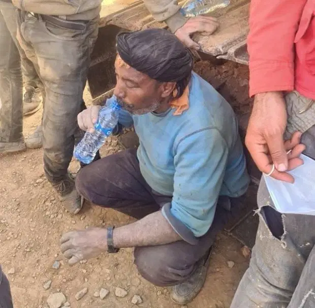 மீட்பு பணியில் ஈடுபட்ட தொழிலாளி Bwa Sahraoui