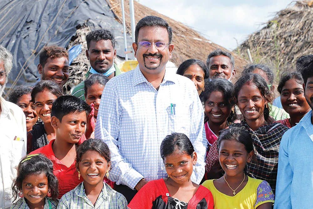 தினேஷ் பொன்ராஜ் ஆலிவர்