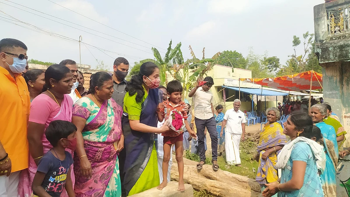 மக்களிடம் பேசிய முன்னாள் எம்.பி